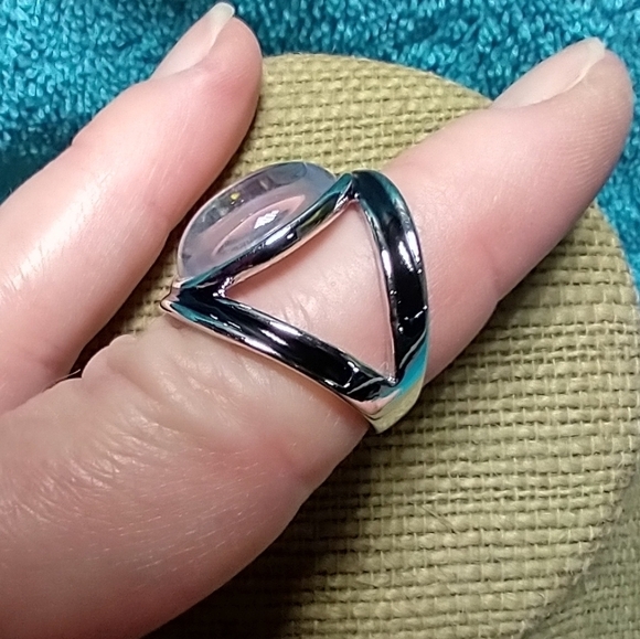 Silvertone faux moonstone black stripe ring. Ignore reflection in pic. - Picture 4 of 6